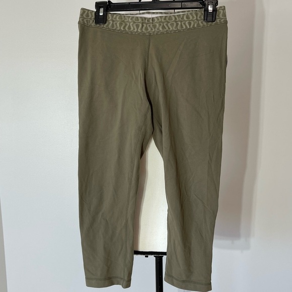 Lululemon Capri army green leggings - Picture 1 of 15